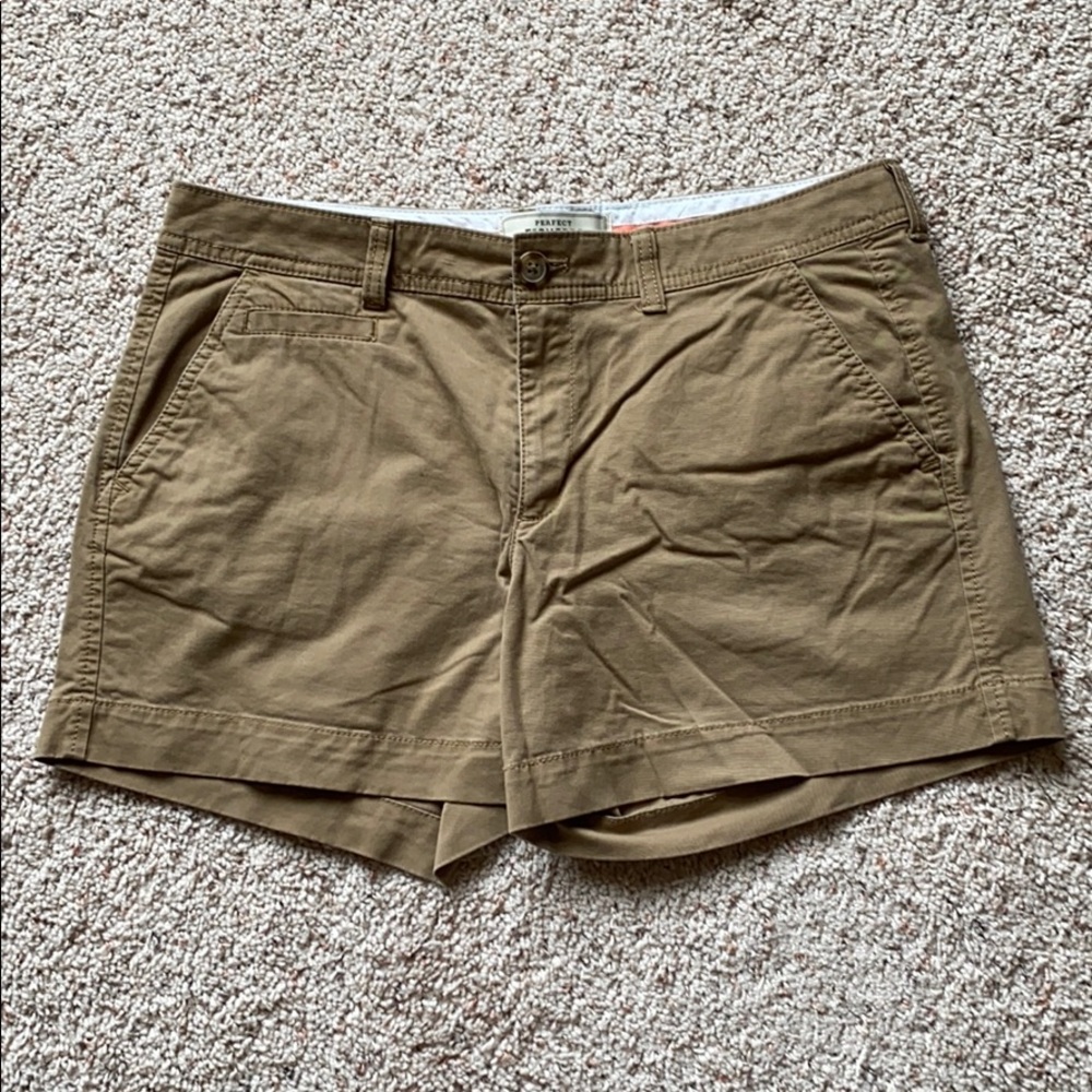 Women’s Old Navy Khaki Perfect 5” Shorts Size 8